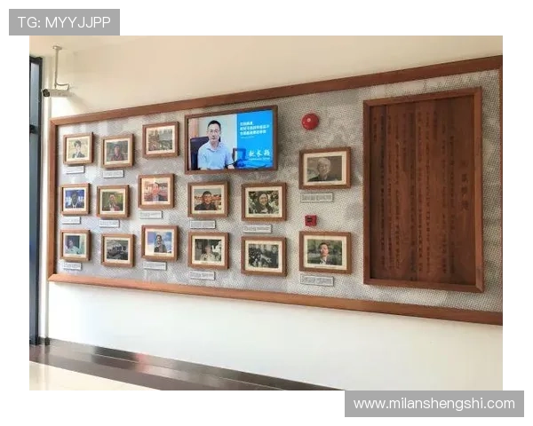 媒体楷模名人赛场仍看手机引热议