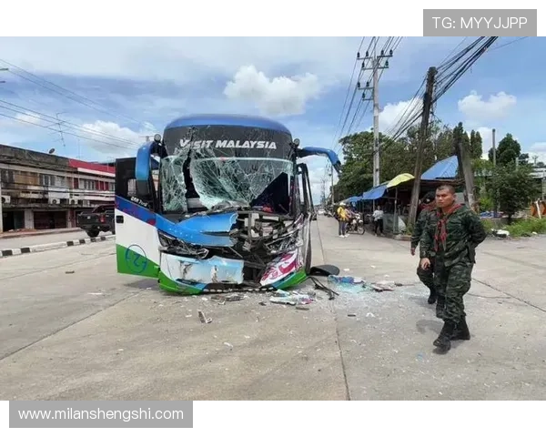 拉普拉塔学生大巴被砸总监臂伤